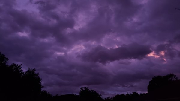Фиолетовый закат облака