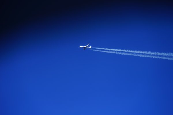 Самолет на закате