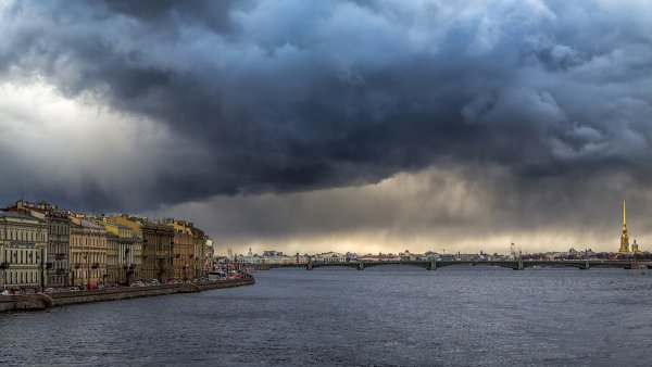 Хмурое небо Питера