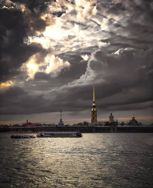 Петропавловская крепость с Невы