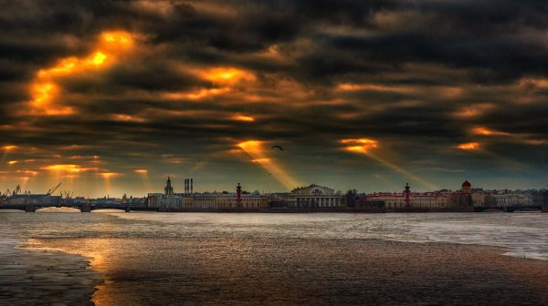 Питер Нева тучи