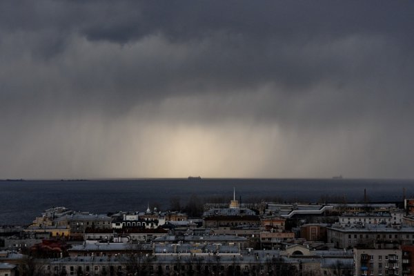Серое небо Петербурга