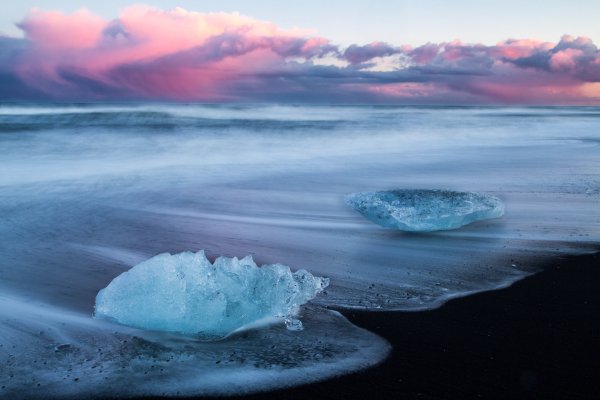 Лед на море