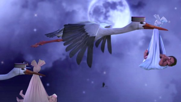 Аист несет ребенка