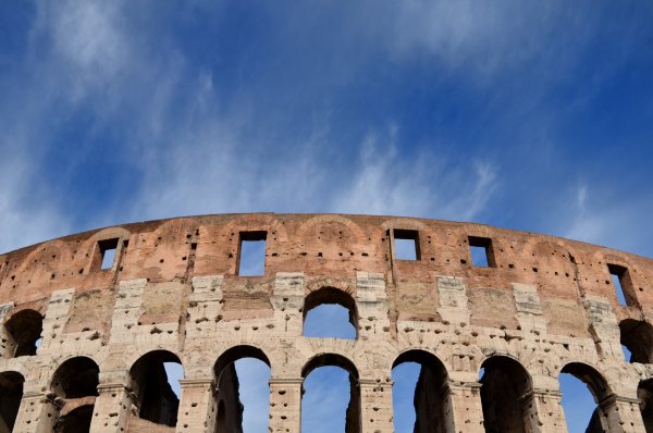 Колизей небо