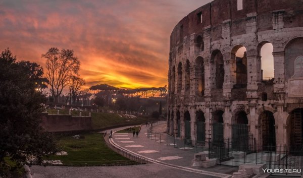 Неаполь Колизей