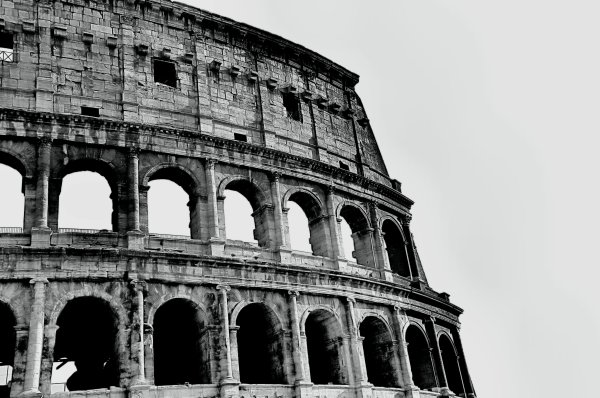 Колизей Италия черно белое