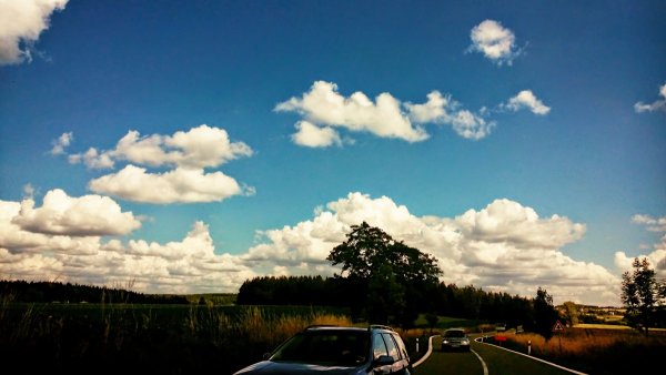 Машина в облаках