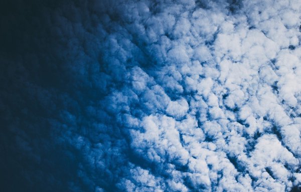 Голубое небо с облаками