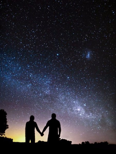 Пара под звездами