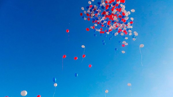 Воздушный шарик улетает