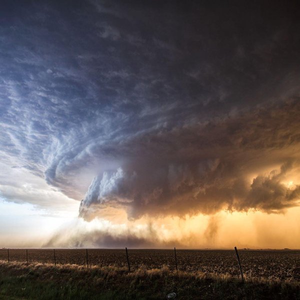 Тучи над морем