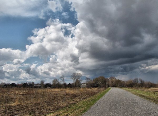 Тревожное пасмурное небо