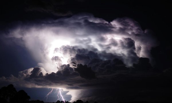 Темная атмосфера