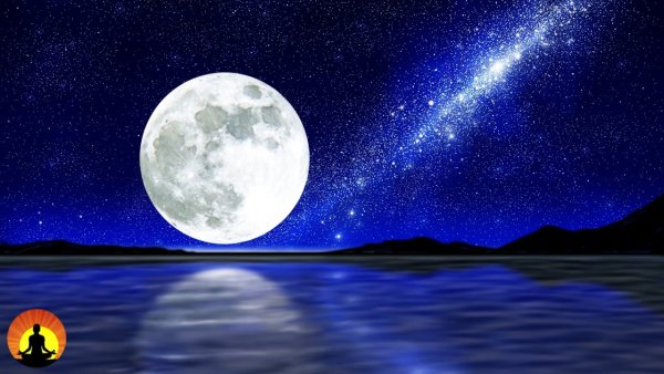 Луна в ночном небе