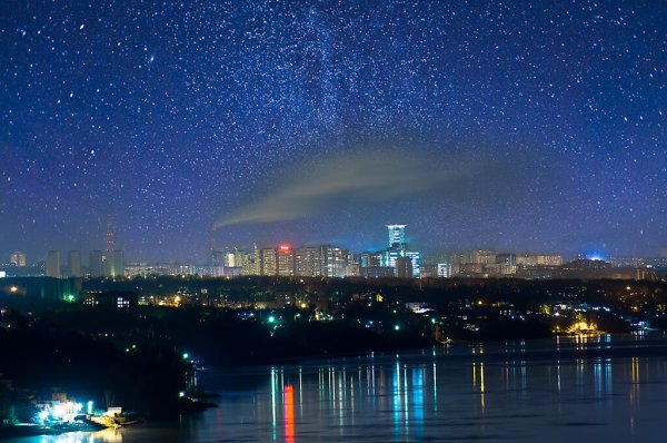 Звездное небо над городом