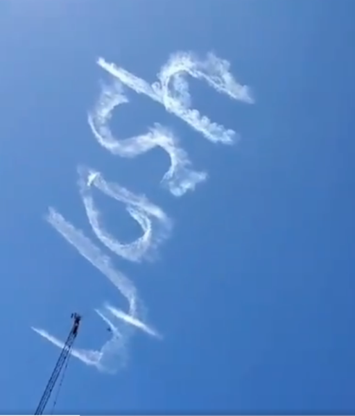 Самолет в небе аниме