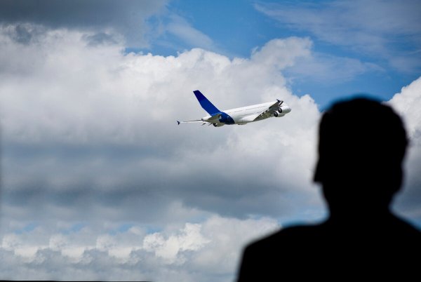 Самолет в небе