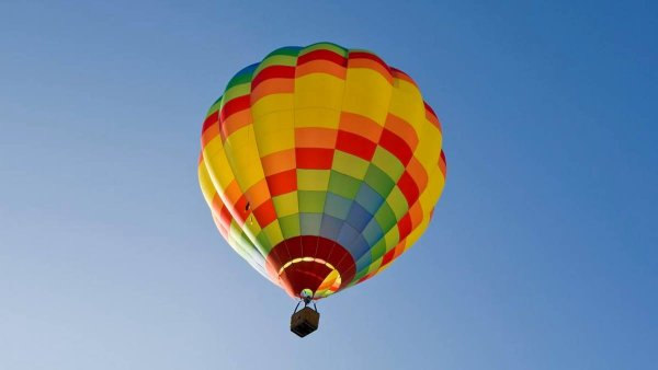 Пейзаж с воздушным шаром