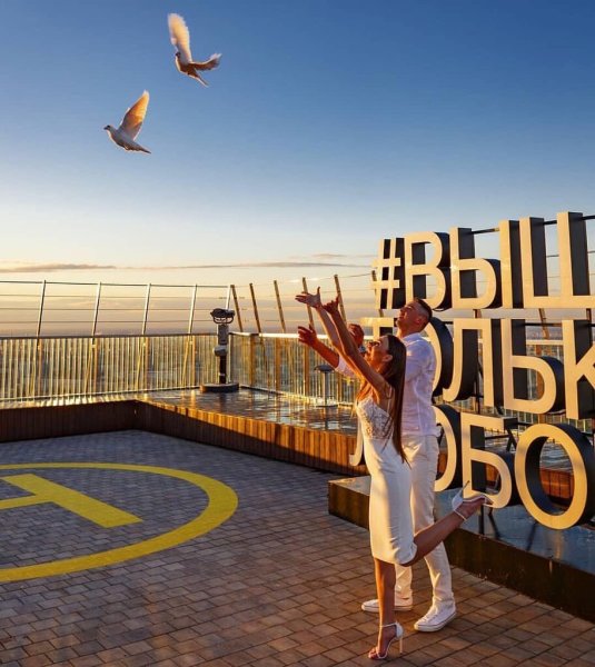 Открытая смотровая площадка в Москва-Сити выше только любовь