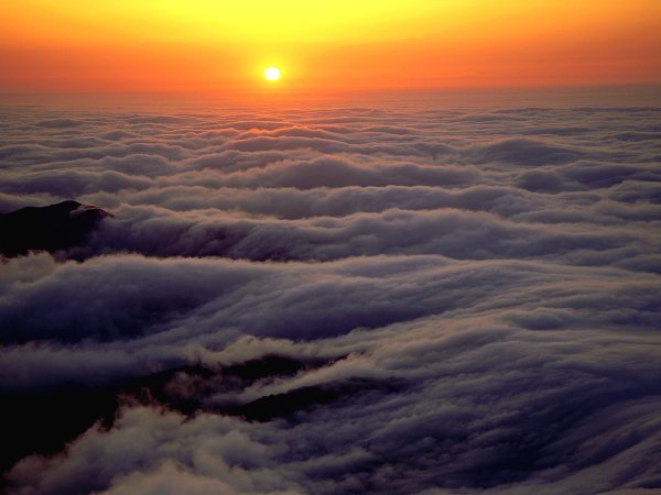 Небо над облаками