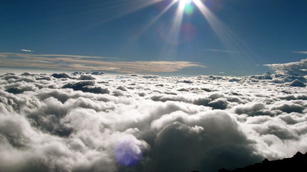 Небо с солнцем в высоком разрешении