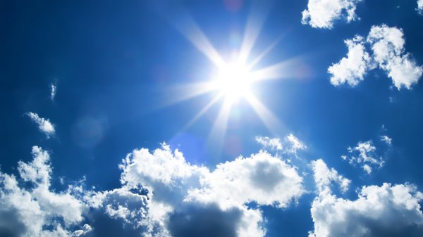 Голубое небо и солнце