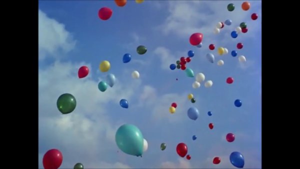 Шарики летают в небе