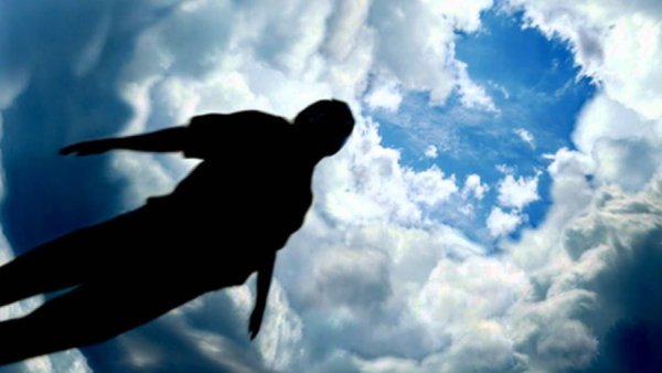 Мужчина уходит в небо