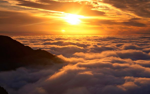 Закат над облаками