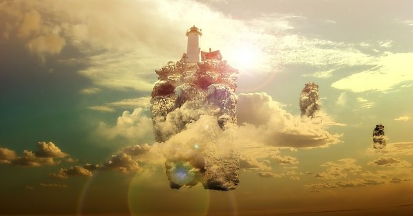 Женщина парящая в облаках