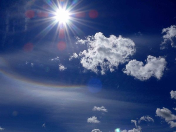 Солнце с улыбкой на небе