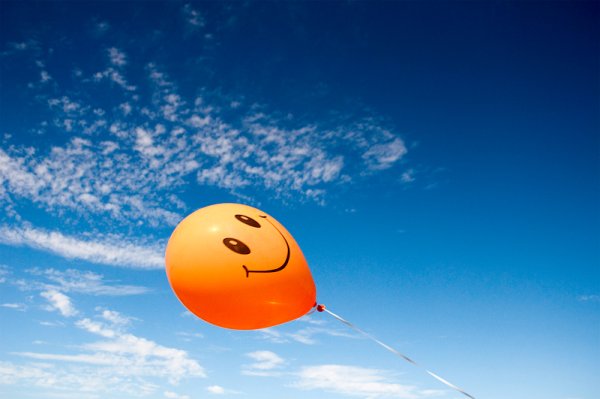 Шарики в небе с улыбкой