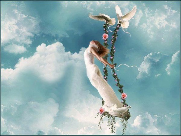 Человек с крыльями в небе