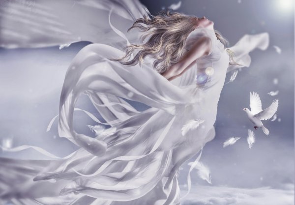 Девушка с крыльями взлетает