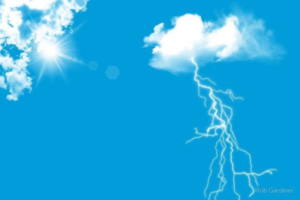 Молния над морем