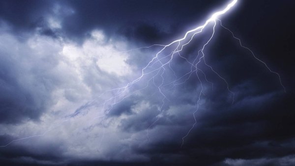 Фон Гром и молния