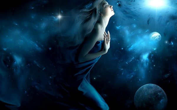 Девушка на фоне звездного неба