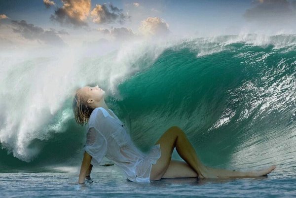 Женщина волна