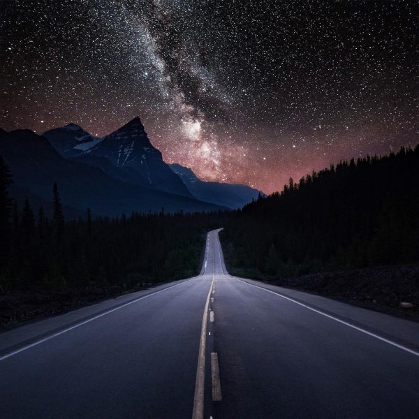 Ночное небо и дорога