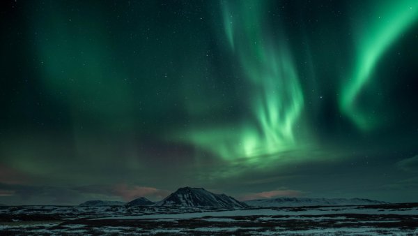 Полярная звезда и Северное сияние