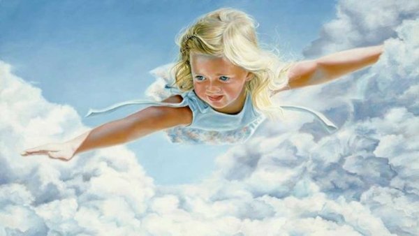 Девушка летает в облаках