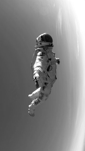 Космонавт в космосе