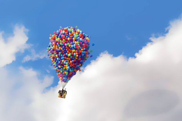 Воздушные шарики в небе