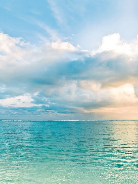 Облака над бирюзовым морем
