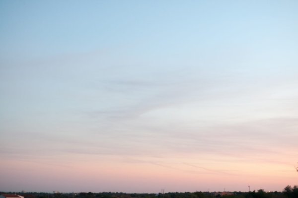 Светло серое небо