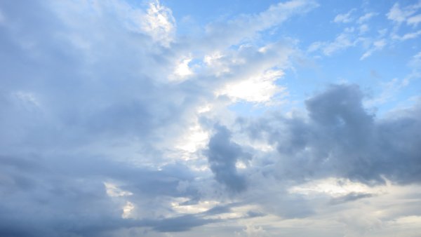 Светло серое небо