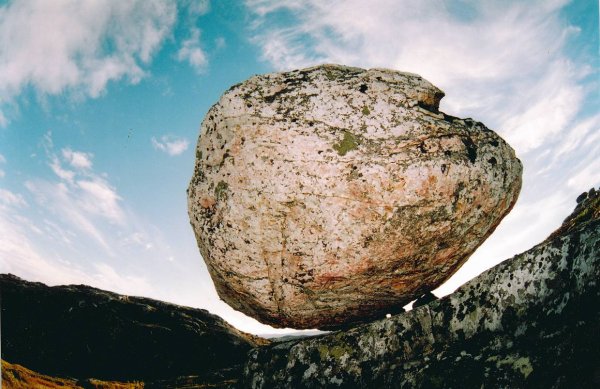 Картина камни на песке