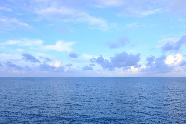 Небо с облаками над морем