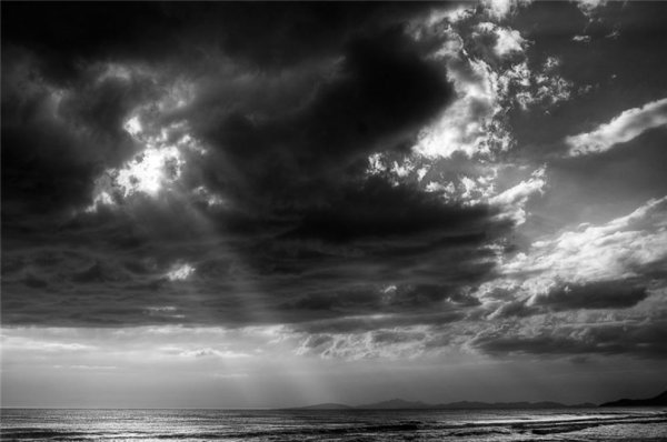 Небо в чёрно белом цвете